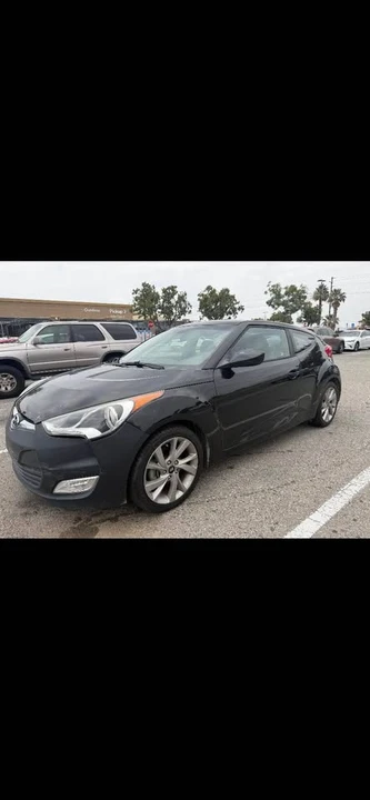 2017 Hyundai Veloster - Image 2 of 12