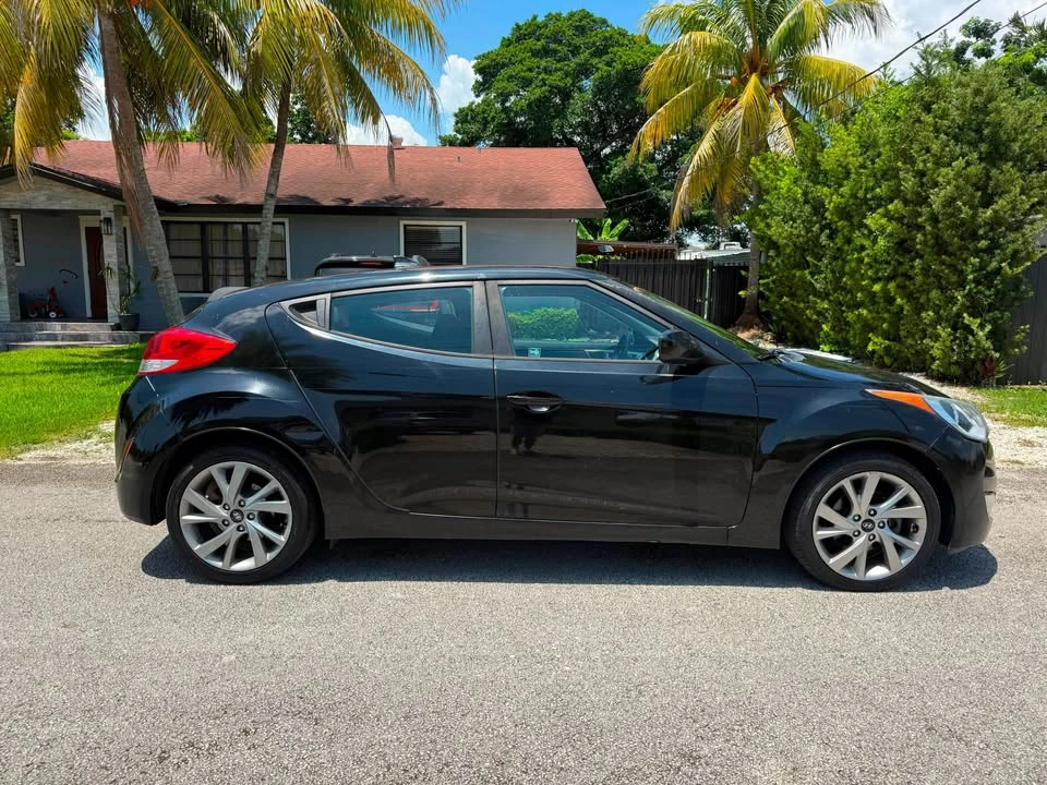 2017 Hyundai Veloster - Image 4 of 8