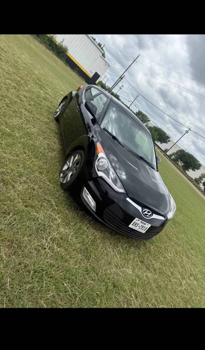 2017 Hyundai Veloster - Image 2 of 10