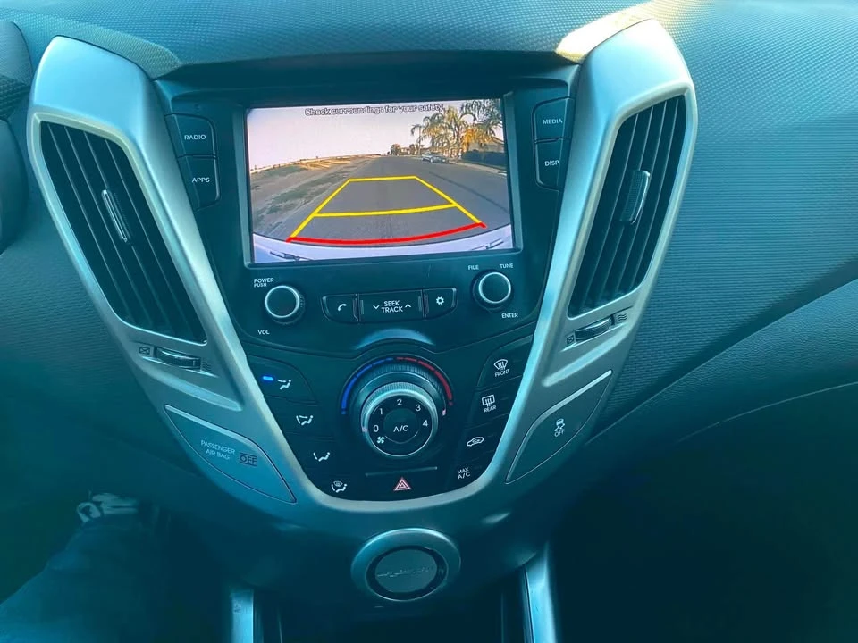 2017 Hyundai Veloster - Image 4 of 10