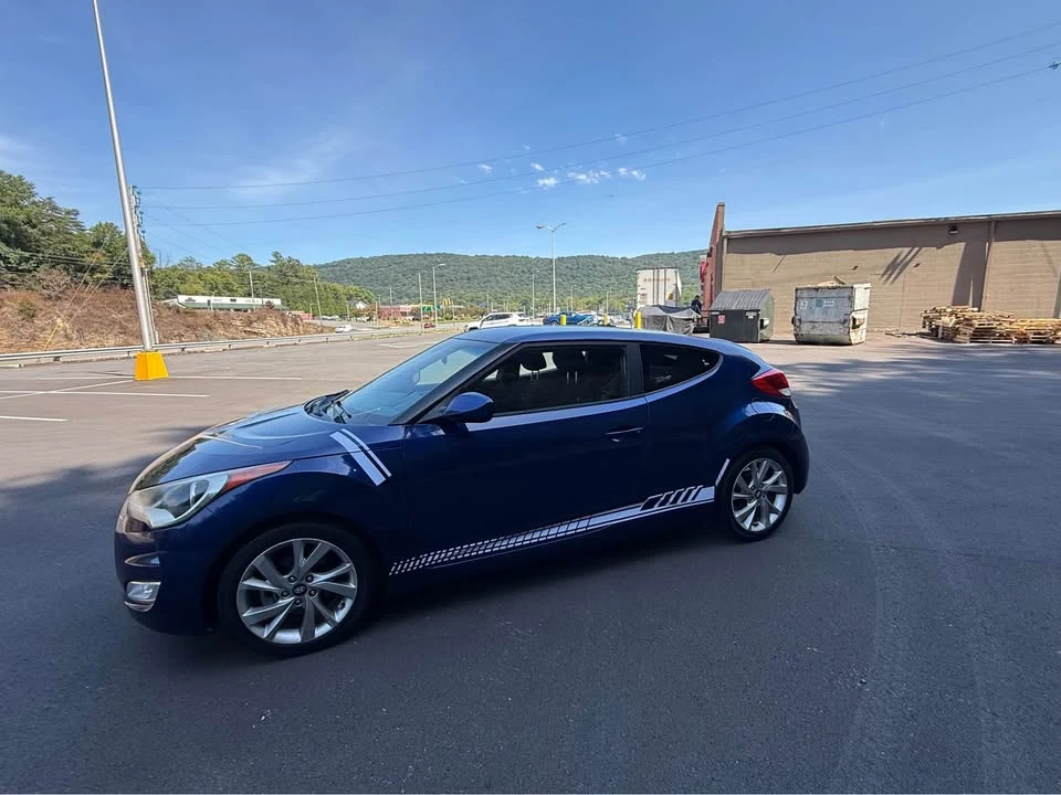 2017 Hyundai Veloster - Image 16 of 18