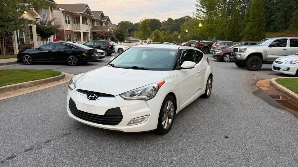 2017 Hyundai Veloster - Image 2 of 10