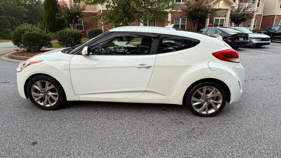 2017 Hyundai Veloster - Image 5 of 10