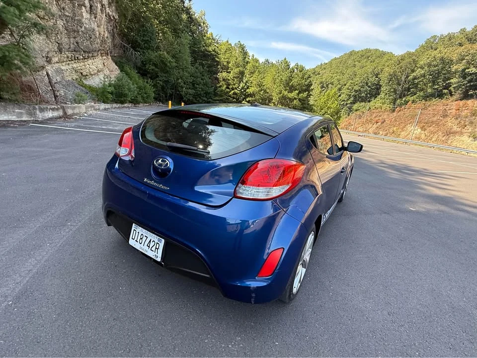 2017 Hyundai Veloster - Image 17 of 18