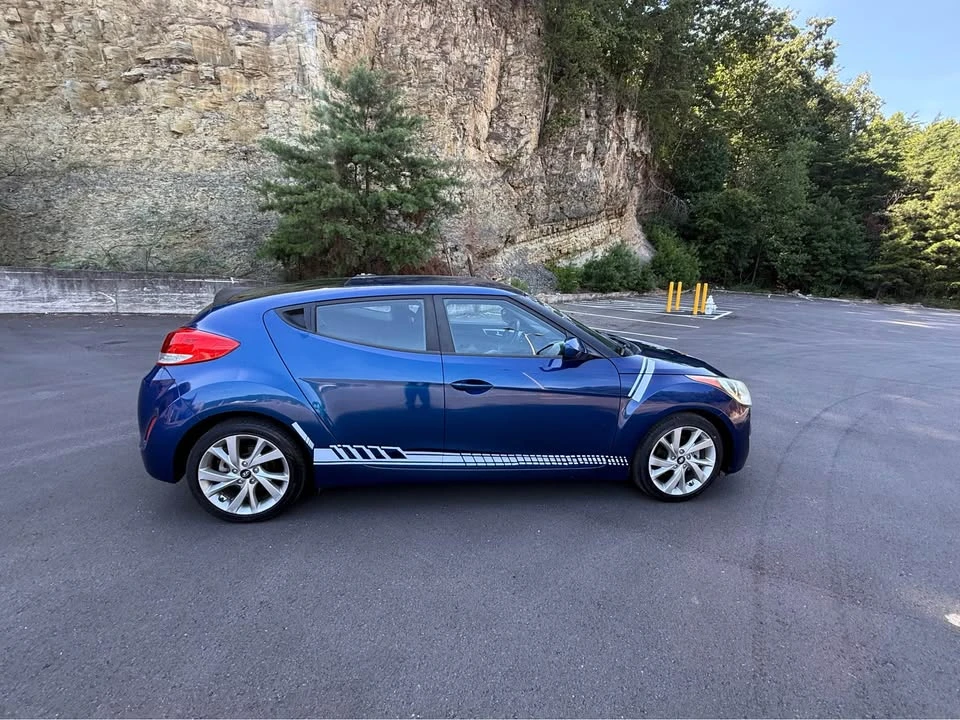 2017 Hyundai Veloster - Image 6 of 18
