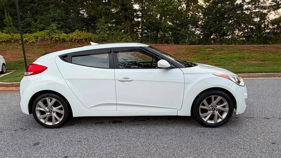 2017 Hyundai Veloster - Image 4 of 10
