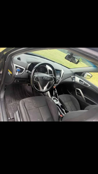 2017 Hyundai Veloster - Image 9 of 10