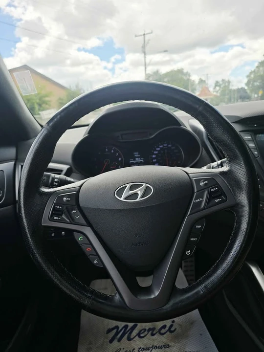 2017 Hyundai Veloster - Image 8 of 10