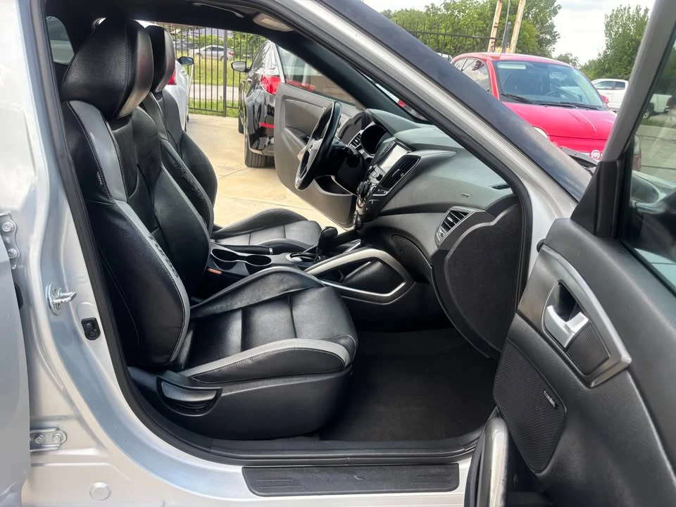 2017 Hyundai Veloster - Image 13 of 20