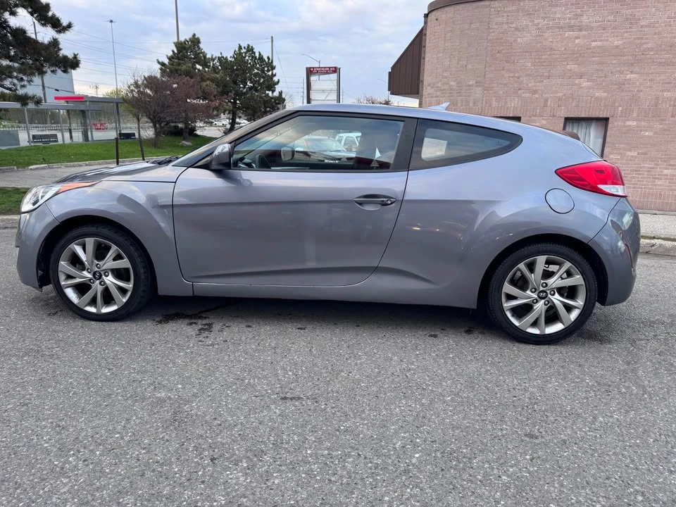2017 Hyundai Veloster - Image 2 of 15