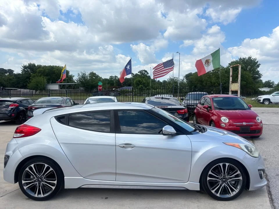 2017 Hyundai Veloster - Image 8 of 20