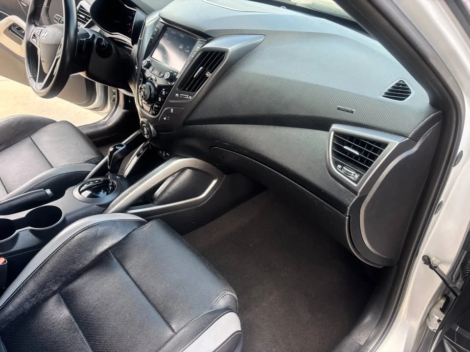 2017 Hyundai Veloster - Image 18 of 20