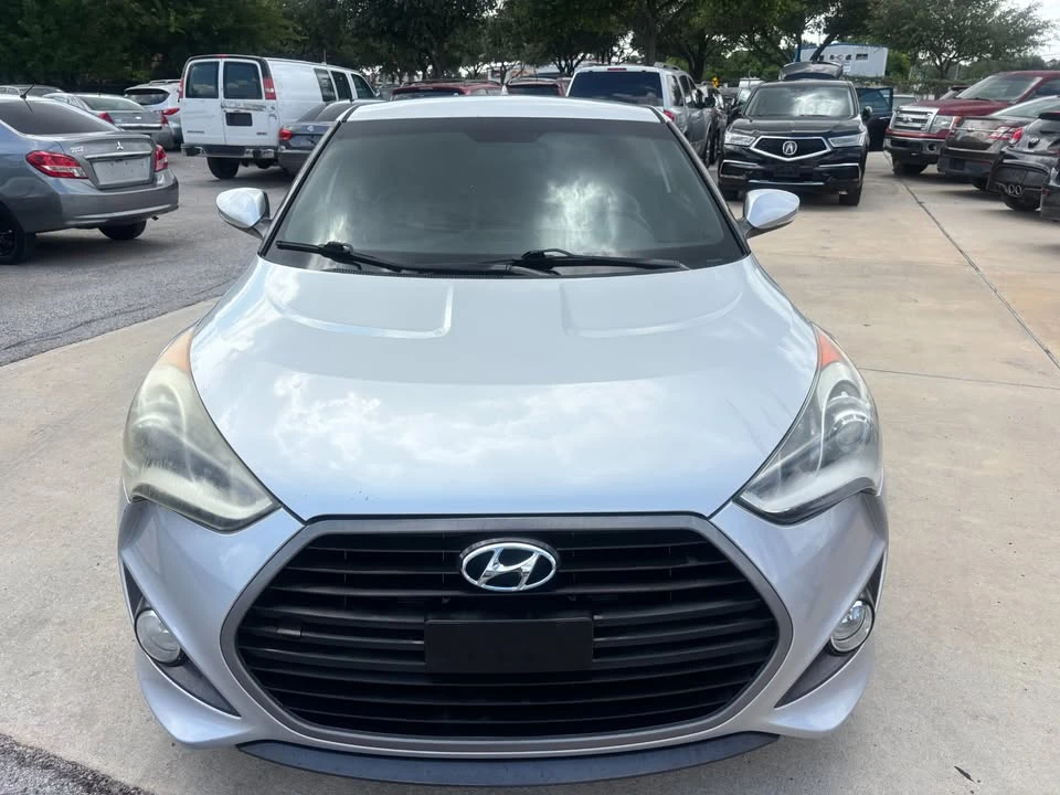 2017 Hyundai Veloster - Image 2 of 20