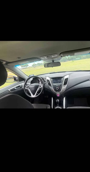 2017 Hyundai Veloster - Image 8 of 10