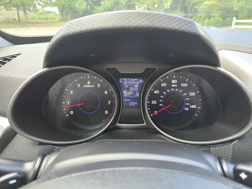 2017 Hyundai Veloster - Image 11 of 12