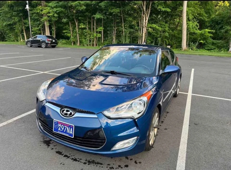 2017 Hyundai Veloster - Image 2 of 10