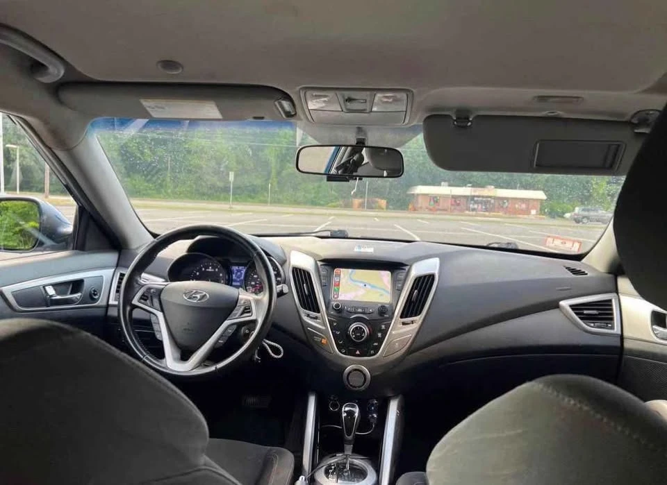2017 Hyundai Veloster - Image 7 of 10