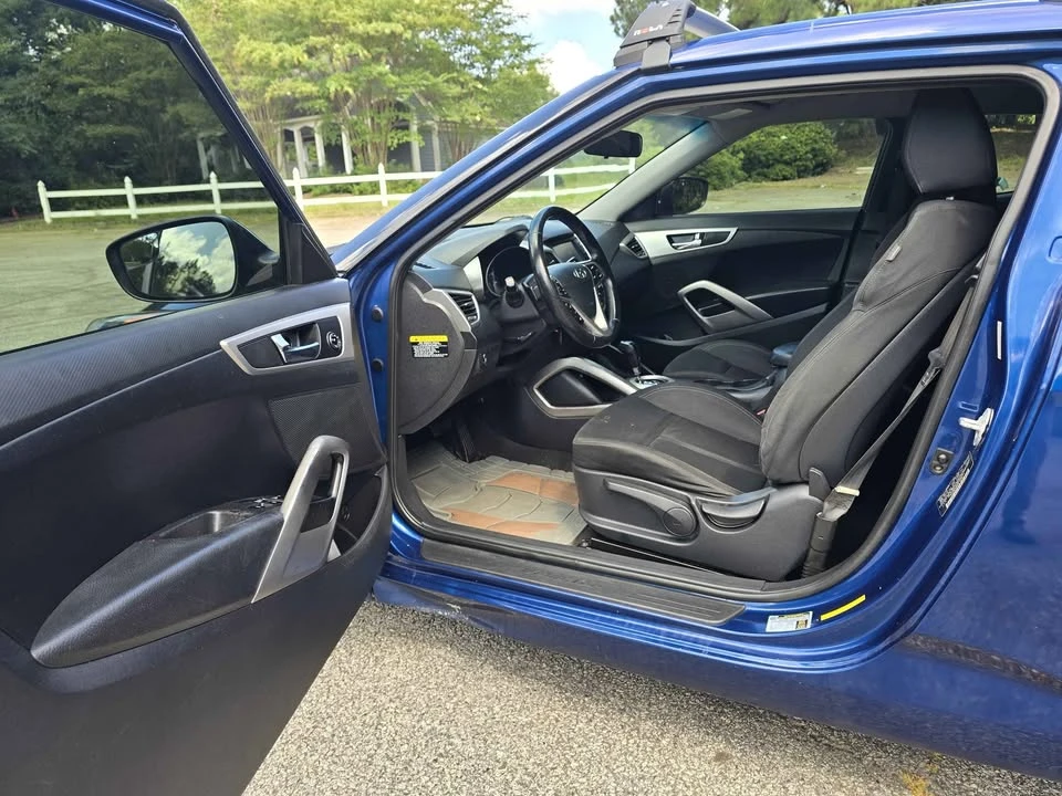 2017 Hyundai Veloster - Image 8 of 12
