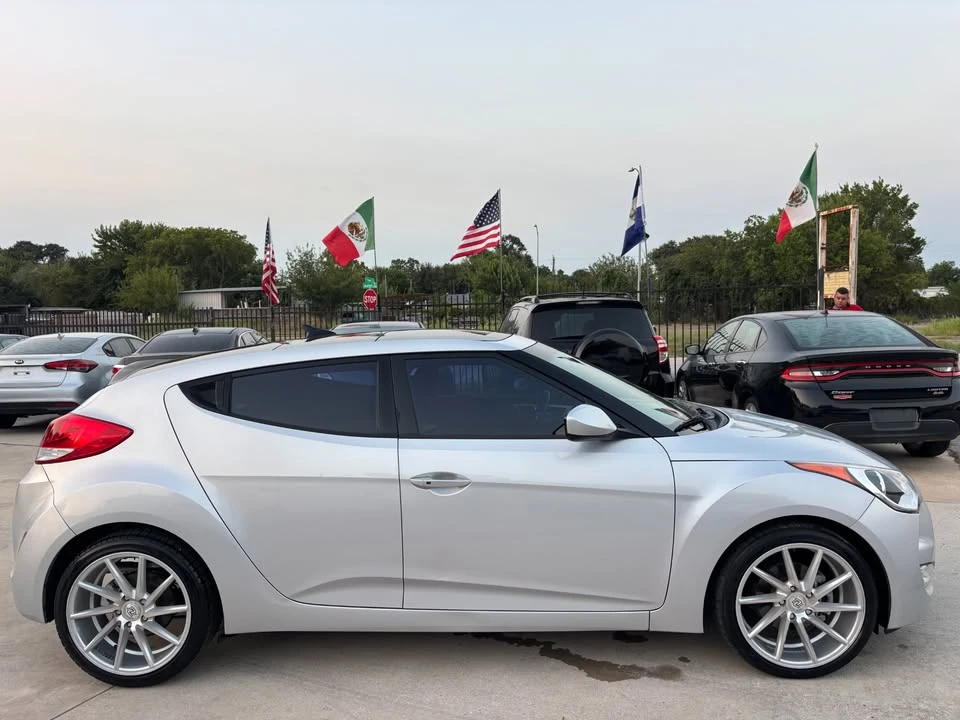 2017 Hyundai Veloster - Image 8 of 20