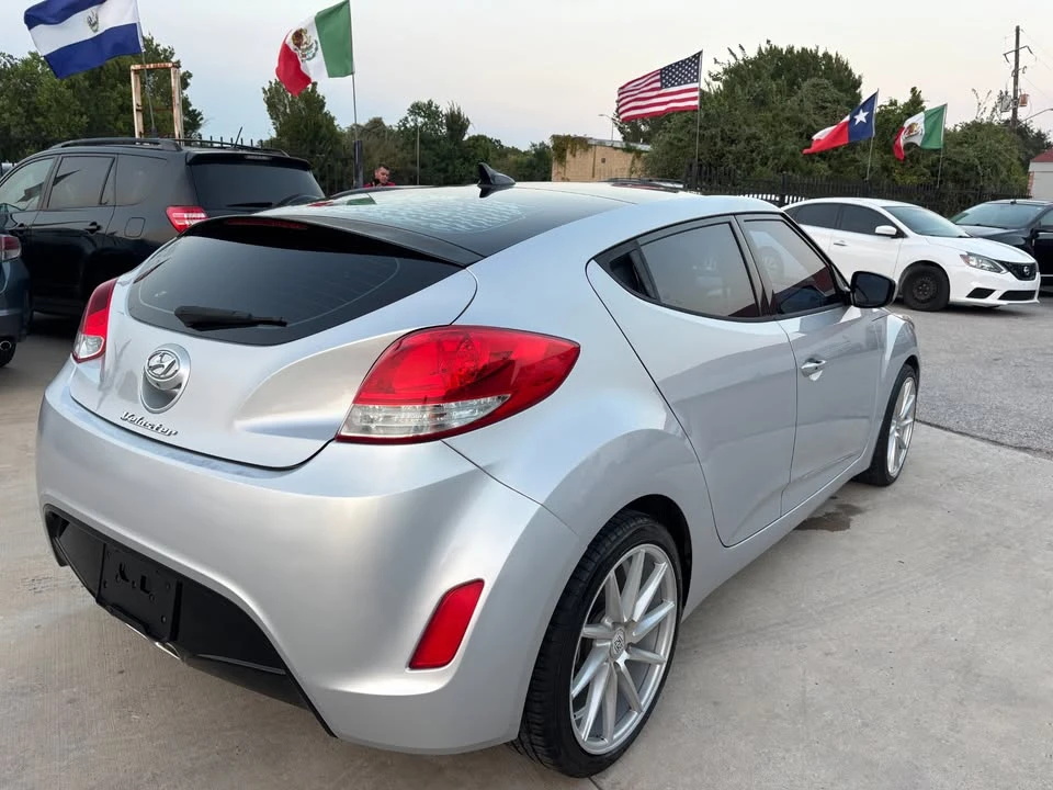 2017 Hyundai Veloster - Image 7 of 20