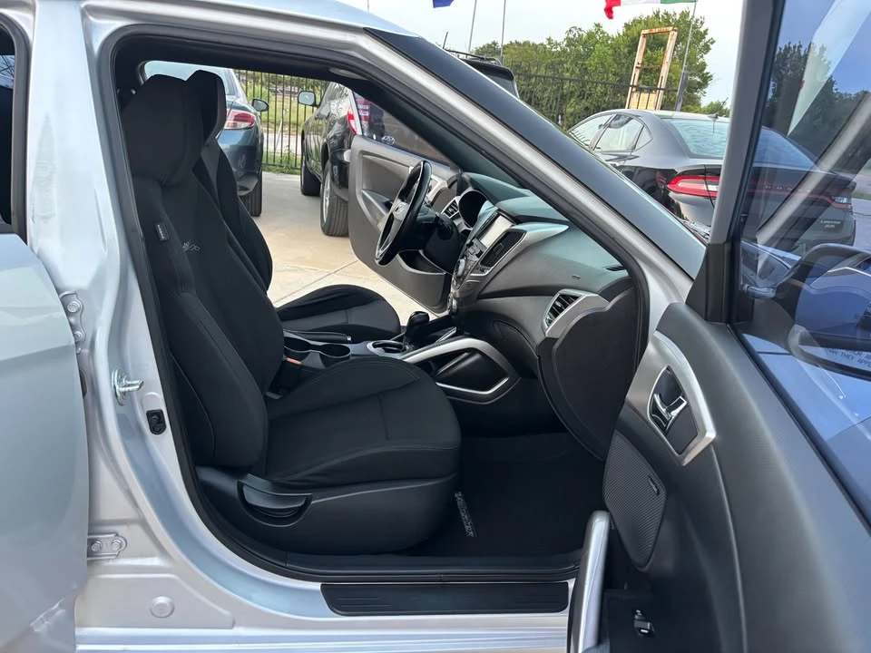 2017 Hyundai Veloster - Image 12 of 20