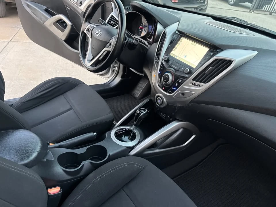 2017 Hyundai Veloster - Image 19 of 20
