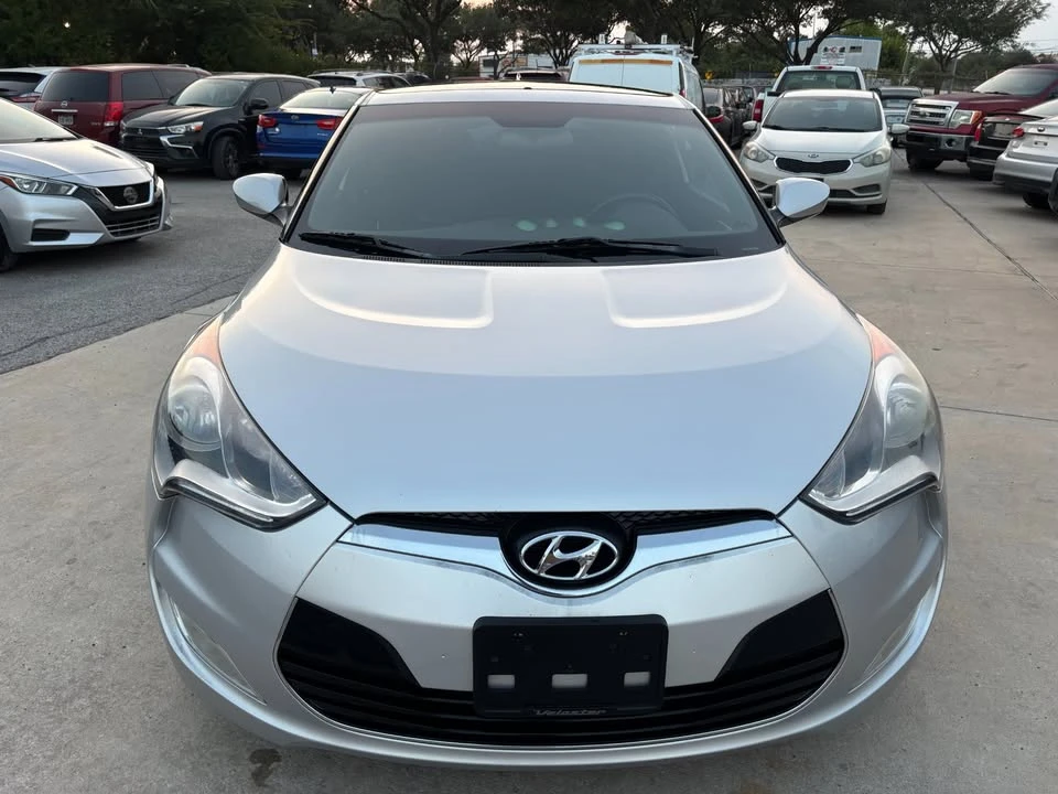2017 Hyundai Veloster - Image 2 of 20
