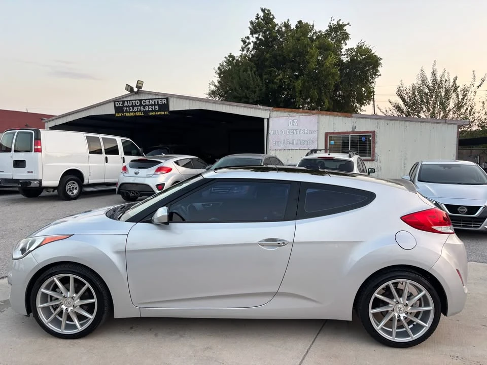 2017 Hyundai Veloster - Image 4 of 20