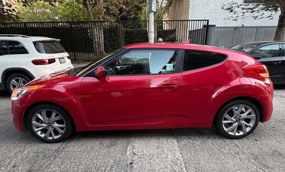 2017 Hyundai Veloster - Image 10 of 11