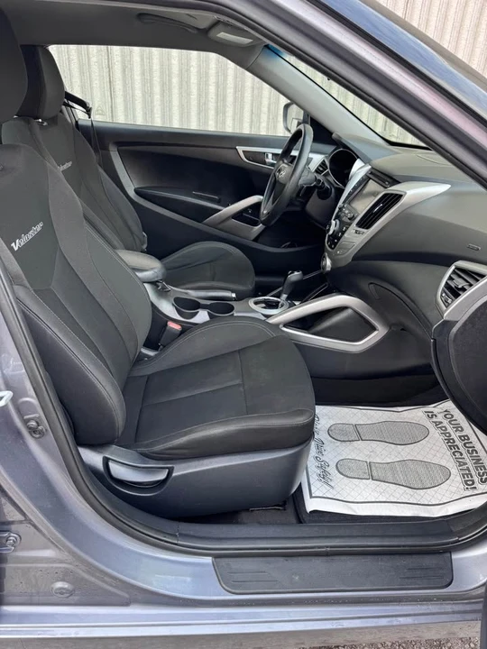 2017 Hyundai Veloster - Image 11 of 14