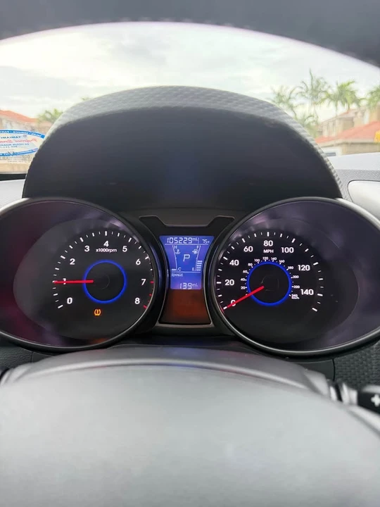 2017 Hyundai Veloster - Image 4 of 9