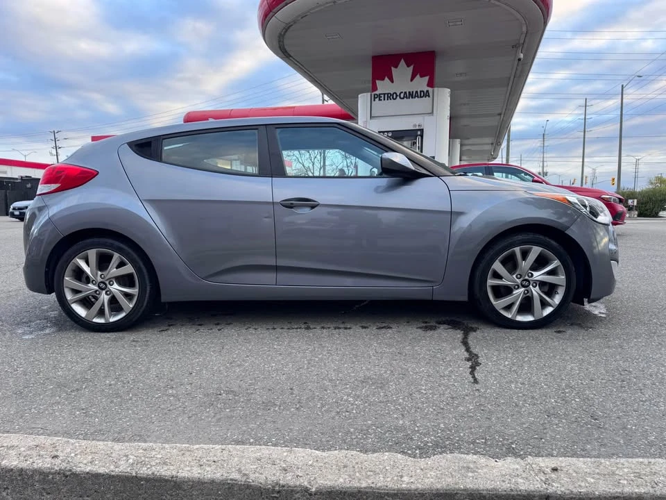 2017 Hyundai Veloster - Image 2 of 14