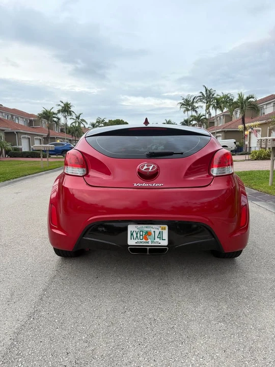 2017 Hyundai Veloster - Image 2 of 9