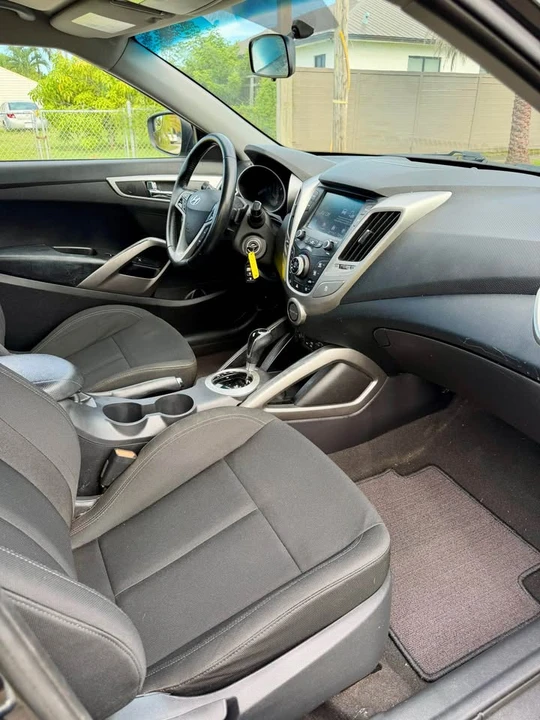 2017 Hyundai Veloster - Image 13 of 14