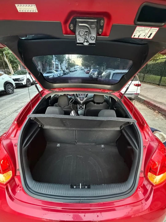 2017 Hyundai Veloster - Image 6 of 11
