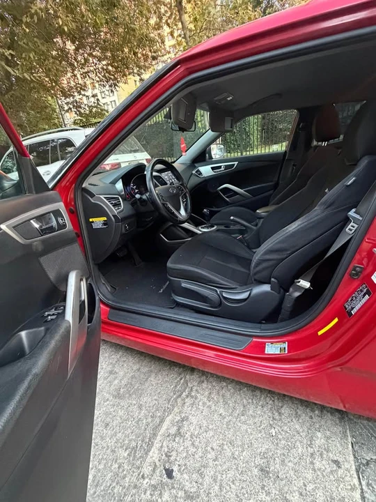 2017 Hyundai Veloster - Image 2 of 8