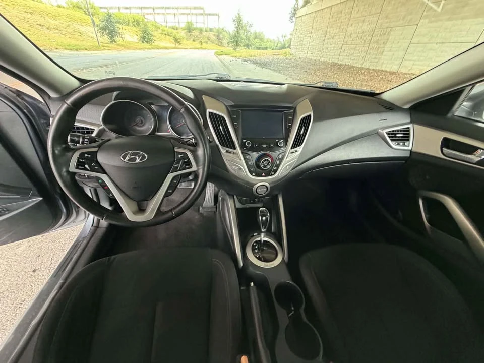2017 Hyundai Veloster - Image 16 of 20