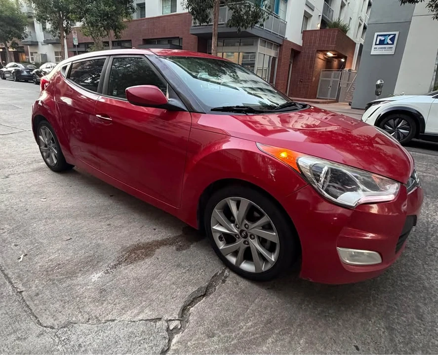 2017 Hyundai Veloster - Image 6 of 8