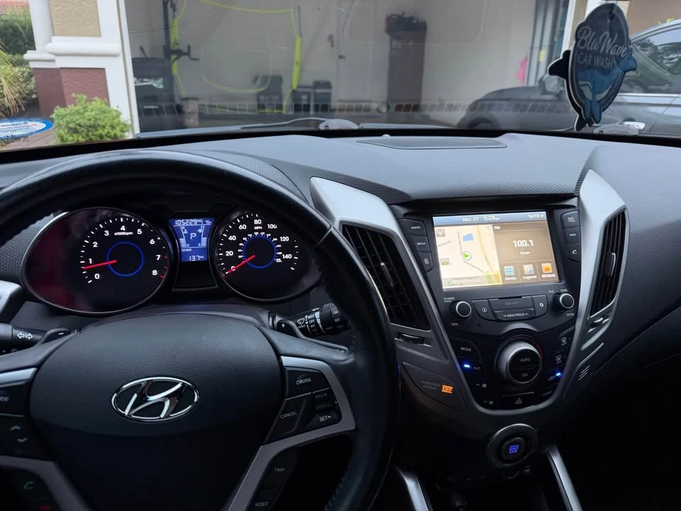2017 Hyundai Veloster - Image 6 of 9