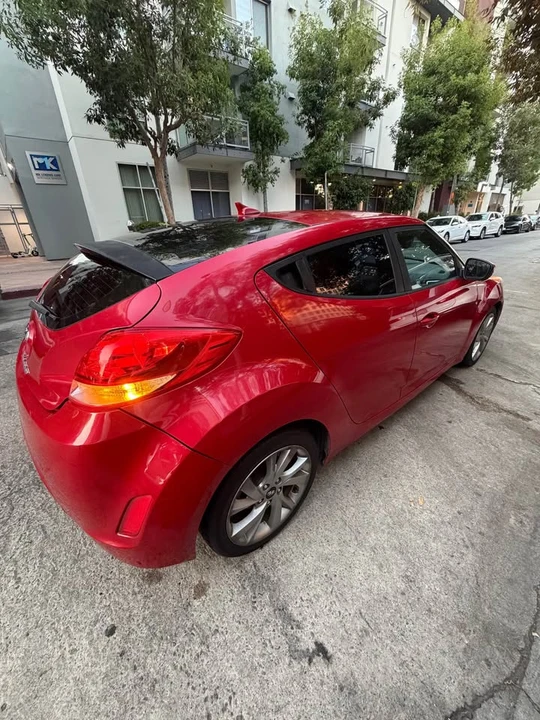 2017 Hyundai Veloster - Image 2 of 11