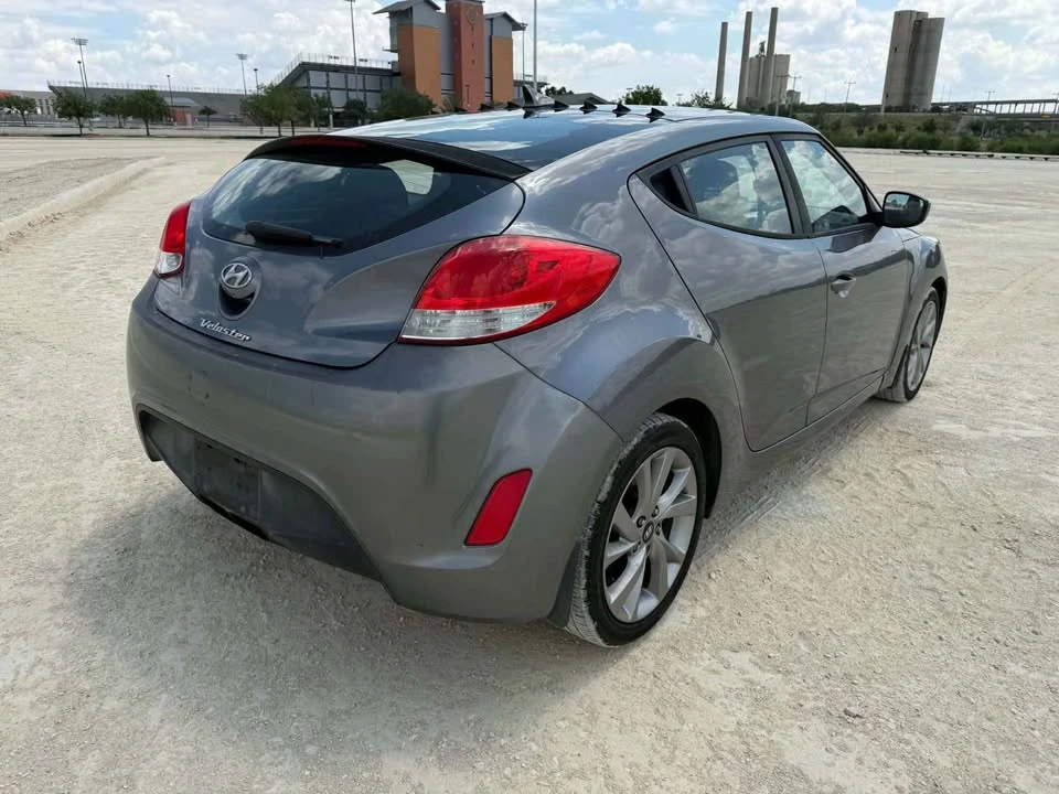 2017 Hyundai Veloster - Image 9 of 20