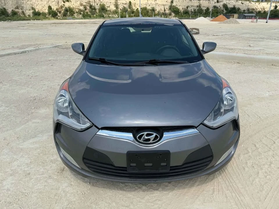 2017 Hyundai Veloster - Image 2 of 20