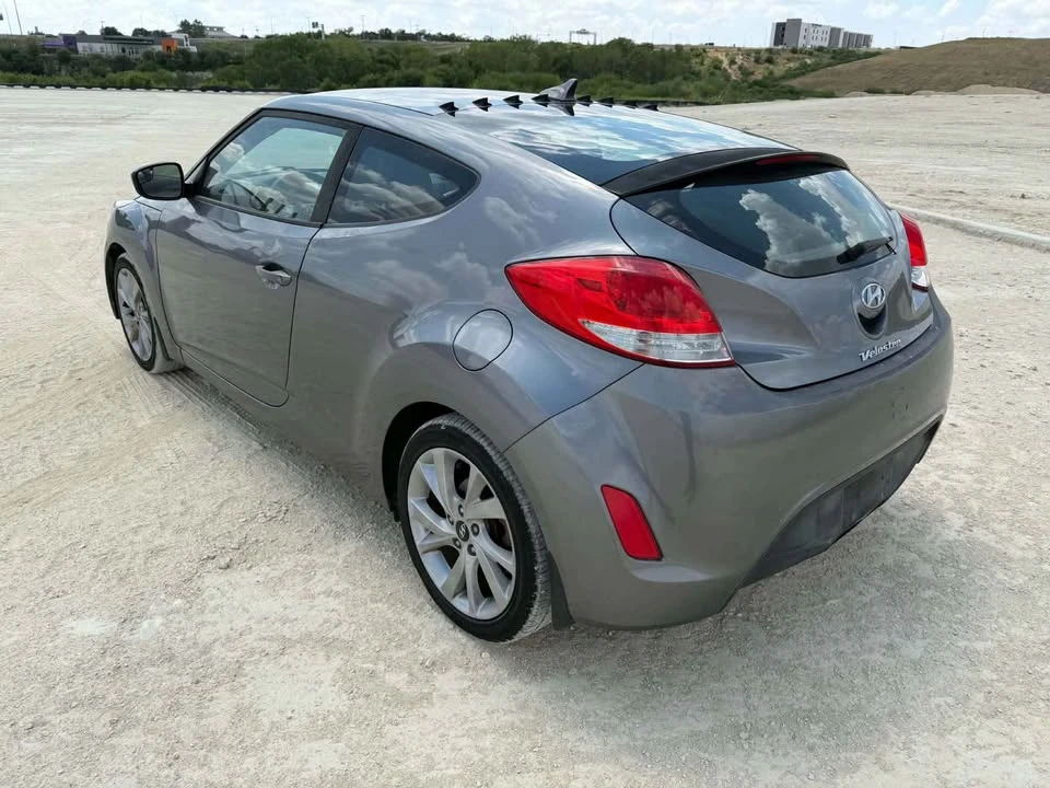 2017 Hyundai Veloster - Image 8 of 20