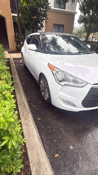 2017 Hyundai Veloster - Image 3 of 4