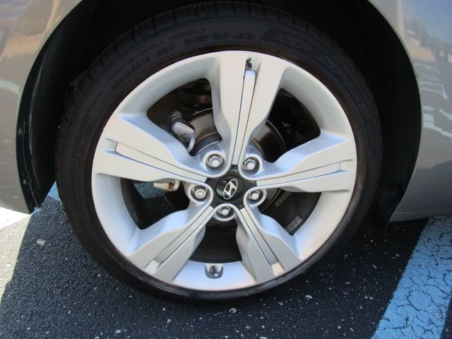 2017 Hyundai Veloster - Image 18 of 20