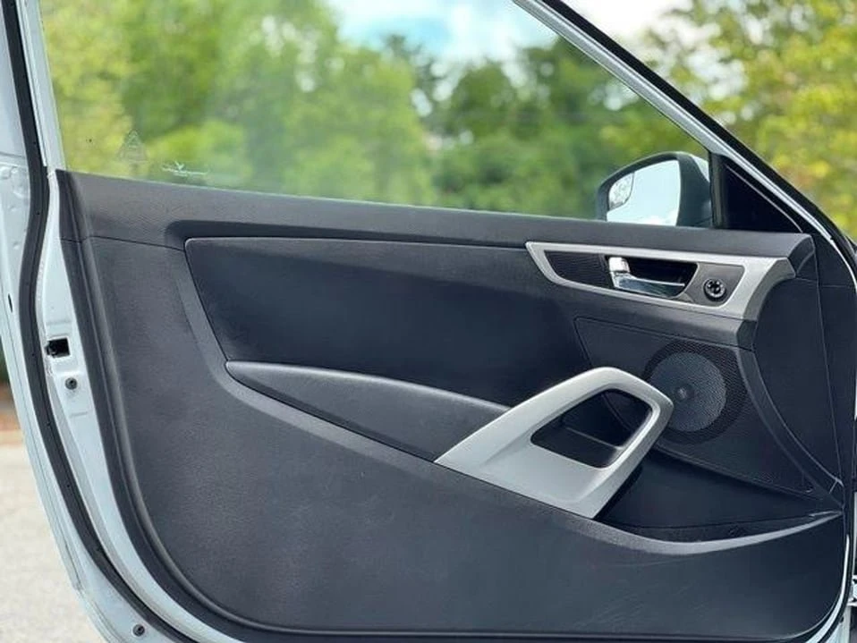 2017 Hyundai Veloster - Image 10 of 20