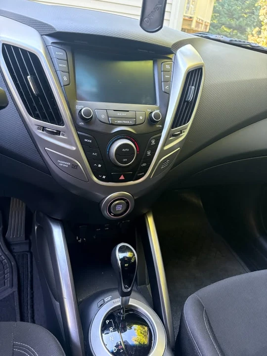 2017 Hyundai Veloster - Image 5 of 15