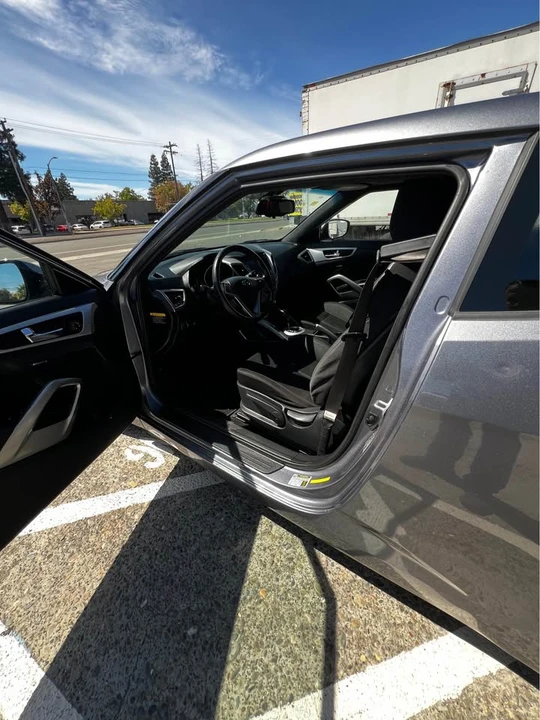 2017 Hyundai Veloster - Image 4 of 8