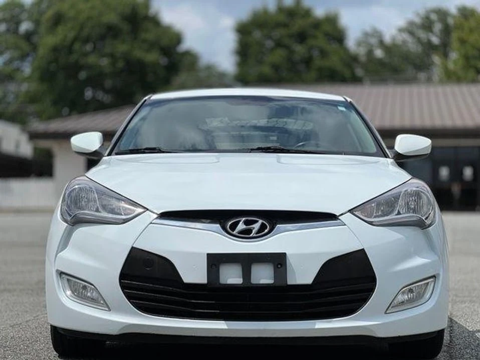 2017 Hyundai Veloster - Image 2 of 20