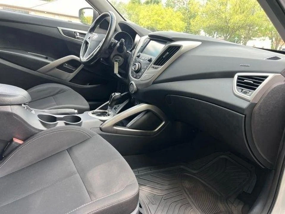 2017 Hyundai Veloster - Image 19 of 20